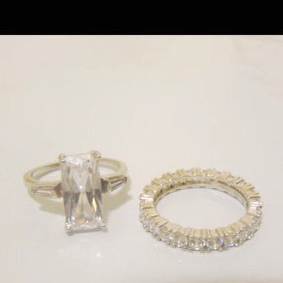 Radiance by Absolute Emerald Simulated Diamond Ring Size 8 - Picture 3 of 6